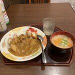 たまも食堂 - 今日のおすすめ(鶏からカレー 豚汁)  600円