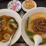 長江 - 豚骨台湾ラーメンと中華飯