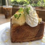 CAFE＆BAKERY MIYABI - ボリューム満点、本当に美味い❗️一人で食べる人っているのかな？