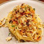 Gastropub THE TRAM - 鶏ひき肉とブラックオリーブのガーリックオイルパスタランチ