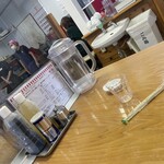 幸楽 - 混雑してると一人だとフィルム越しの相席かカウター