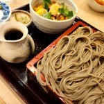 Echigo Hegisoba Tachibanaya - へぎそばは、つなぎが布海苔で
                        のど越しよく食べやすく、腹持ちも良い
                        そばつゆは比較的甘めでさっぱりしている
                        蕎麦湯で割るとかなり好みで旨い