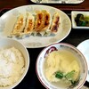 Gombei - 単品同士で頼んだ、餃子とライスが、定食に(^.^) 930円