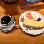 果実香 - ●ホットコーヒー（モーニングサービス付き）450円
            
            ◯コーヒー
            酸味、苦みのバランスの取れてる味わい