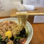 Ramen moriya - つるっとした平打ち中太麺