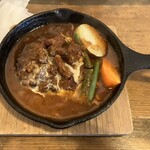 さとうのステーキ - ビーフシチュー煮込みハンバーグ