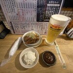 Tachinomi Motsuyakidokoro Kashiwa Nichoume Sakaba - 煮込みセット（生ビール付）　、ポテトサラダ、極3年にんにく辛味噌