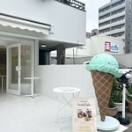 TUTTO - 外観 おっきなアイスがかわいい