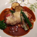 旬菜食卓 びすとろ KAZU - 仔牛のカツレツチーズ焼き　トマトソースとチーズがカツレツを゙引き立てています