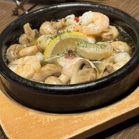 リザラン 新橋店 - エビ、マッシュルームのアヒージョ