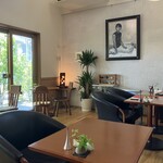 シバベ - クラッシクが流れる落ち着いた店内