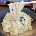 Udon No Shinnosuke - 細いけど伸びと弾力のある麺です