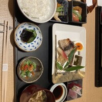丸の内一丁目 しち十二候 - 
