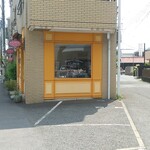 クラロス - 三叉路に在るお店。ちょっとパリっぽい？