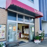 働希舎かもみーる - 店舗 外観　　
この日はピザパンも販売されていた。電車の待ち時間にイートインすることもできる。