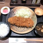 Tonkatsu To Butanikuryouri Hiratabokujou - 三元豚厚切りとんかつ膳