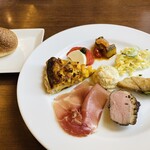 ミオビーノ - 前菜8点にパン