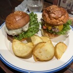 CHILLAX BURGERS&WINE - ミニバーガー（2個、1320円）