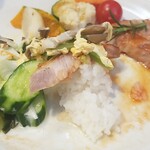 キッチン ブルー グローブ - ソテーへスープの具材を乗せてみます