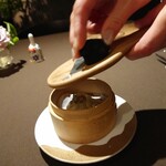 ファン・ダルクオーレ - サマートリュフを削り掛けてくれます