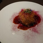 ファン・ダルクオーレ - 〇毛蟹のカダイフ包み焼き 自家製XO醬とオマール海老のビスクのソース