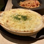 るみなすキッチン - 「エビとマッシュルームの自家製グラタン」（Lサイズ1,190円）