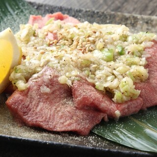 人気No.1◆タン元のみ使用。注文後カットで味わう上タン