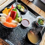 光る海 - 海鮮丼ミニ