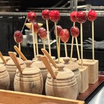 薪鳥新神戸 - フルーツ飴（アメリカンチェリー、葡萄）
      燻製キャラメル