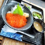 光る海 - イクラ丼