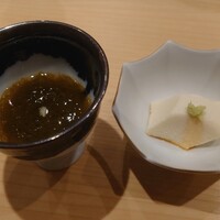 鮨結う翼 - もずくと嶺岡豆腐