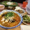 路地裏のタイ酒場 夜バナナ - ◎トムヤムラーメンのマル得セット(税込1,280円)が到着！
ミニガパオライスかミニグリーンカレーの
どちらかを選べ、今日はミニガパオにしました(*^^*)