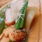 温石 - 賀茂茄子？とオクラが寄り添います