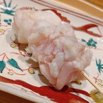 温石 - 真ハタの頰肉。カマの部位を炭火の串焼きで供します