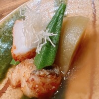 温石 - 賀茂茄子？とオクラが寄り添います