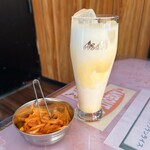 ラム - マンゴーラッシーとオニオンピッカル
