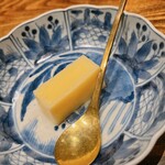 温石 - 夏みかんゼリー。ハマゴウのシロップがかかっています