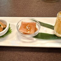 彬龍華 66 - よだれ鷄、ダイコンの醤油漬、くらげの冷製レモン豆板醤風味