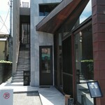 USHIWAKAMARU - お店は奥の階段を上がって２階