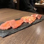 黒毛和牛焼肉 白か黒 - 