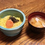 うお清 - 明太子と高菜のちらし寿司、味噌汁