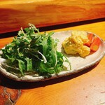 Oosaka Kicchin - 春菊と白葱の塩だれサラダが絶品