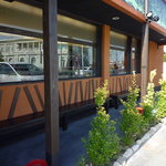 大砲ラーメン - 外の待合席【掲載承諾済】