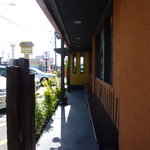 大砲ラーメン - 外の待合席【掲載承諾済】