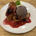 Cafe tsumuri - フレンチトースト　ミックスベリー950円　チョコアイストッピング150円