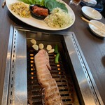 炭火焼肉 円寿 - サムギョプサル
