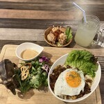 肉バル＆チーズダイニング safari - 