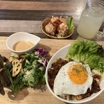 肉バル＆チーズダイニング safari - 