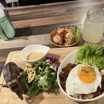 肉バル＆チーズダイニング safari - 