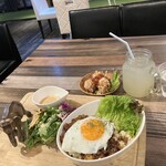 肉バル＆チーズダイニング safari - 